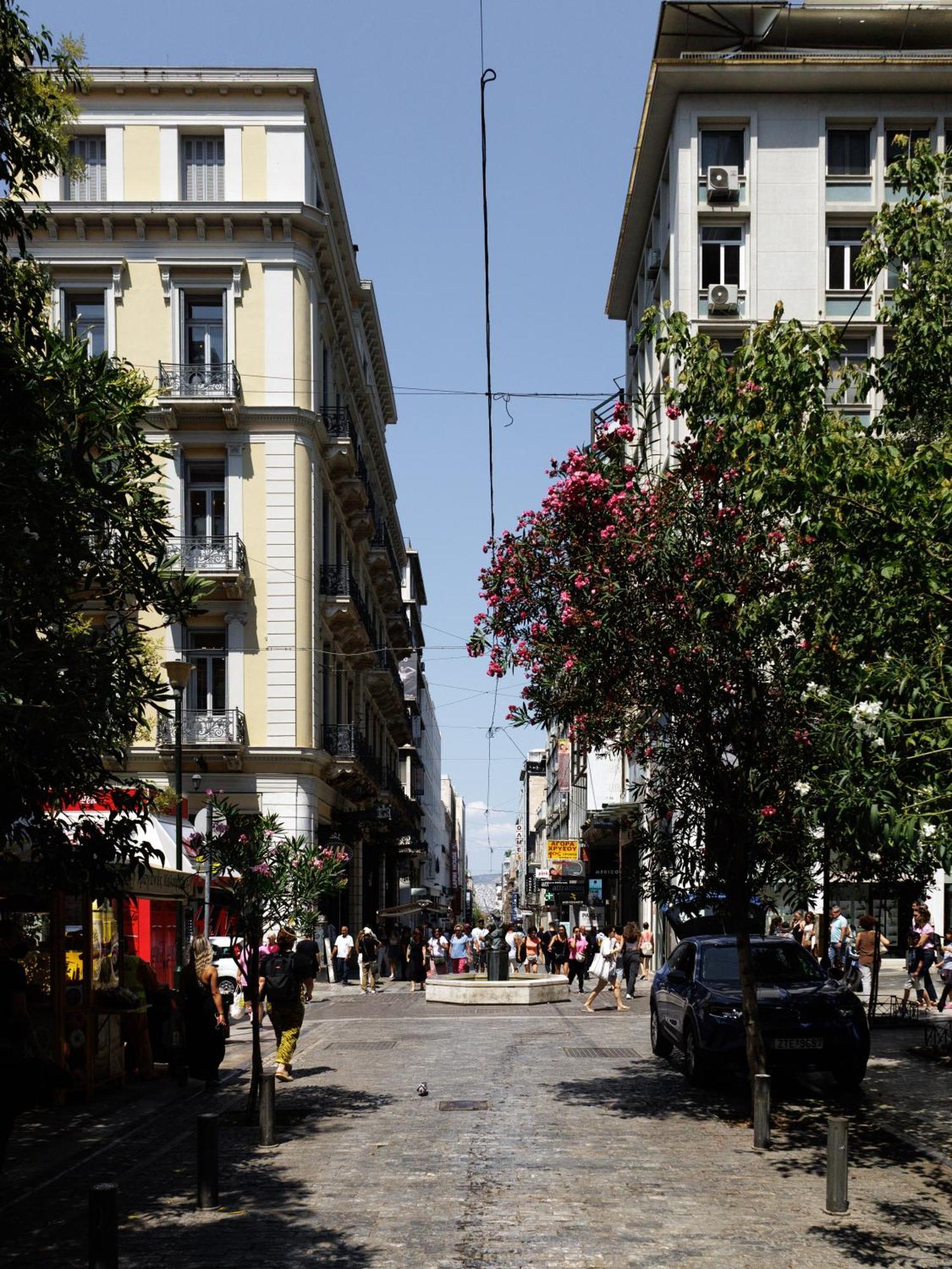 Nur * Athens